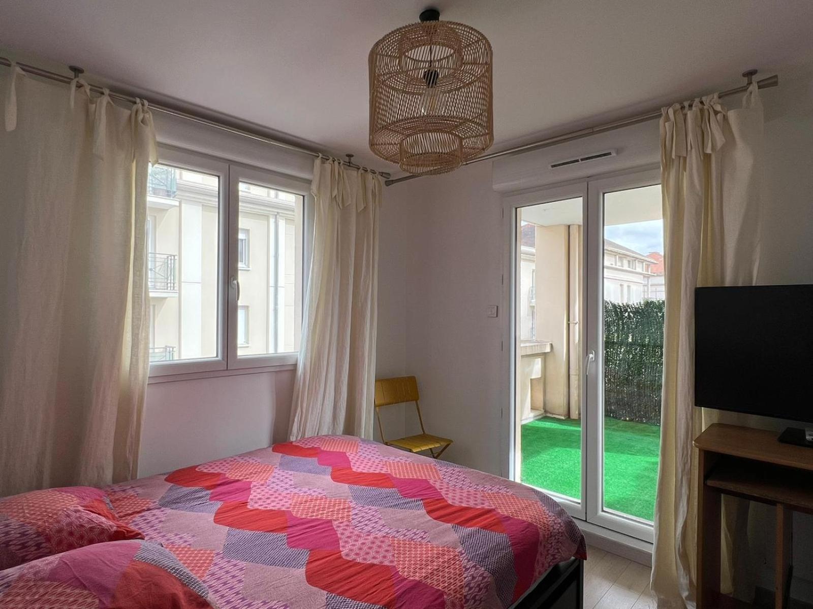 Location 3 Chambres Spacieuses Dans Appartment 2 Mn Rer Bussy Saint Georges 외부 사진