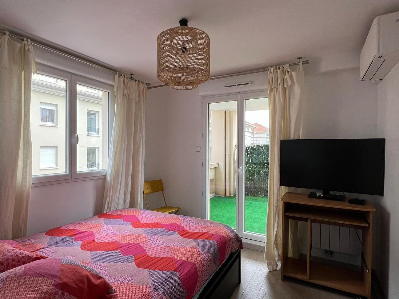 Location 3 Chambres Spacieuses Dans Appartment 2 Mn Rer Bussy Saint Georges 외부 사진
